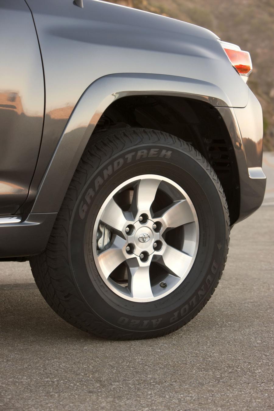  Toyota 4Runner 2010 года  (фото 45 из 84)